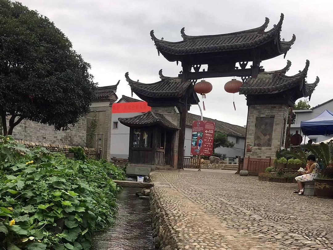 玻璃钢冷却塔是如何降温的?